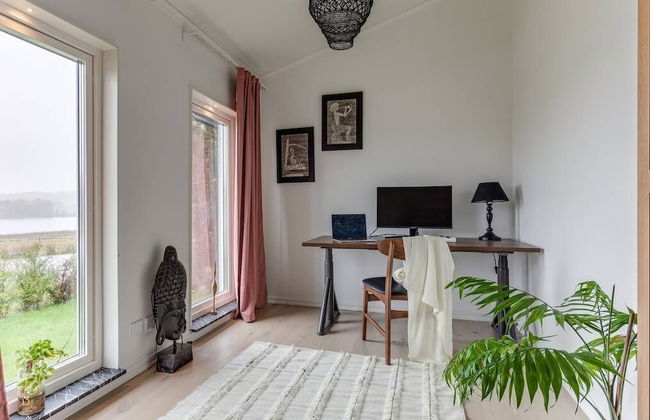 Captivating 3-bed Villa in Halanda With Lake View - Foto 2