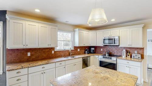 Hamptons Hideaway - Photo 5