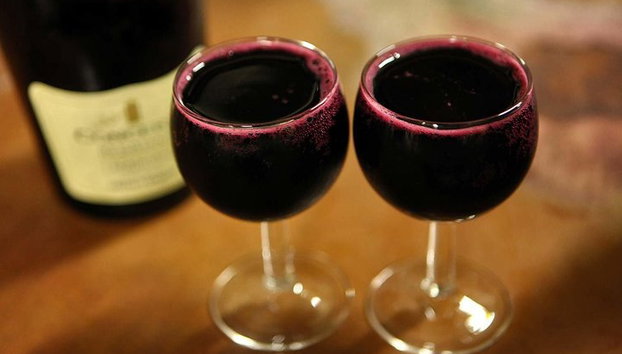 Experiencia privada "Un día como local de Parma" - Foto 4, Vino Lambrusco en osteria tipica