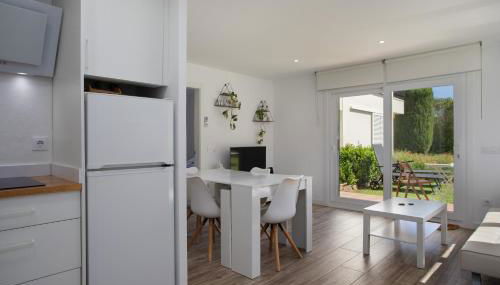 Apartament amb piscina i aparcament - Baixos amb jardinet - Foto 2