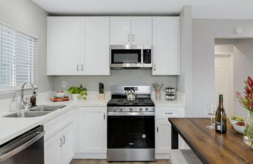 Leyla Pool Spa Min to Downtown Freeways Beaches - Foto 16