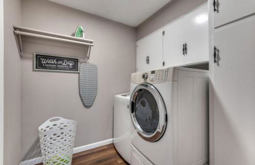 Farmhouse With Amazing Pool at Wester Hills Temple - Photo 15