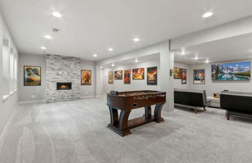 Luxury Home with Spectacular Rocky Mountain Views! - Foto 48