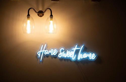 Charming 3BR Cottage Sleeps 8 - 15 Mins to Centre - Foto 38