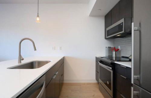 Stylish SoBo Condo - Steps to Main St - Foto 14