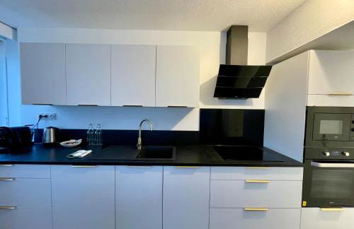 BnGo I Le Spacieux I 12 personnes, 5 chambres, 2 salle de bain, parking privé, WC séparé, Wifi - Foto 11