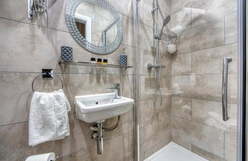 Stylish House - B'ham Airport and NEC, JLR Solihull, Business & Leisure Stays - Aspen House - Photo 19