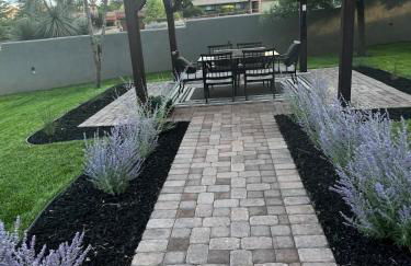 Sedona Uptown Gem!Large yard w grass and shade trees! Views!! NEW! BARREL SAUNA!!! Close to trails, walk to Uptown Sedona, restaurants and shopping - Foto 18