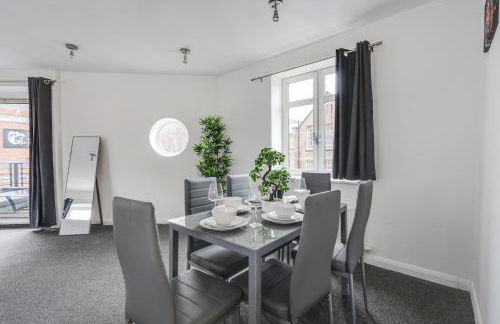 Large Central Apartment - free nearby parking - Foto 9