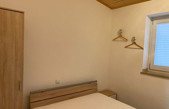 Stylish Apartment With Modern Amenities and Scenic Views - Photo 2