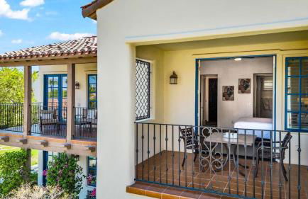 LV009 Private Upstairs Studio w Mountain Views - Photo 12