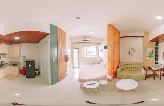 Sleek & Stylish Urban Loft - Photo 11