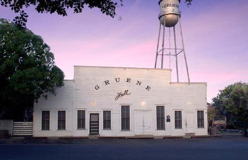 Whiskey River - Texas Music Theme in Historic Gruene, Riverfront on the Guadelupe River - Foto 3