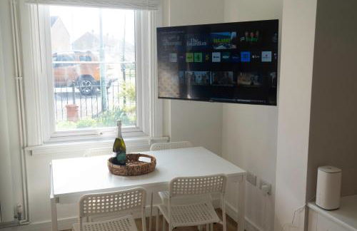 Crossways - a modern two bedroom village apartment close to cheltenham - Photo 29