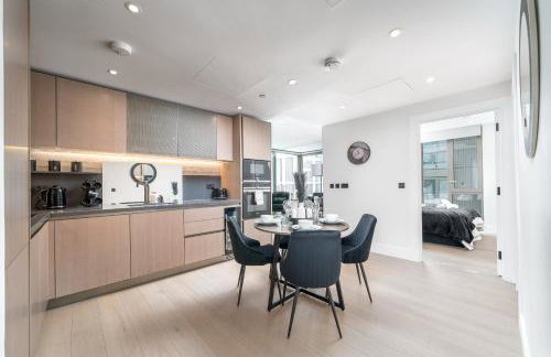 Modern- Battersea Power Station 2-Bed Apartment with Balcony - Foto 19