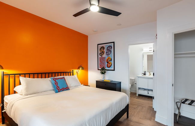 Dual Bachelor Pads w Rooftop Lounge Games Sleeps 26 5 Min to Broadway - Foto 17