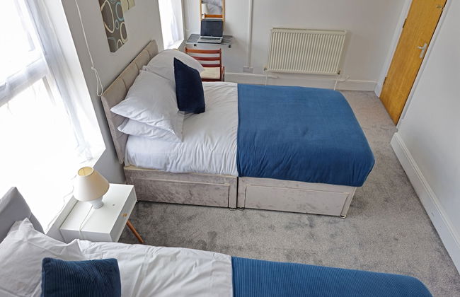 PRIVATE ROOMs In TOWN CENTRE FREE PARKING WIFI AND PATIO WITH AA STAY LTD - Foto 9