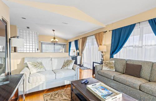SAND CASTLE-Fun For Big Groups-Walk to Beach, Heated Pool, Lanai - Foto 19