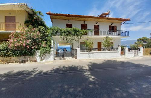 Ekie Apartment with sea view - Photo 3