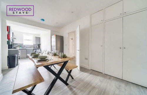 Well-Equipped Serviced Apartments in Aldershot Town Centre, Free WiFi By Redwood Stays - Foto 10