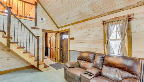 Peaceful Hikers Hideaway with Deck on 1 Acre! - Foto 5