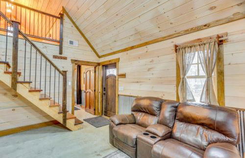 Peaceful Hikers Hideaway with Deck on 1 Acre! - Foto 5