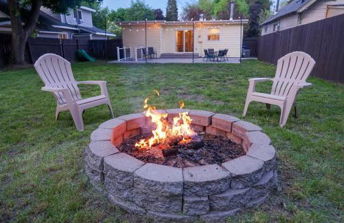 Charming Midtown Cottage Walkable & Cozy - Foto 27