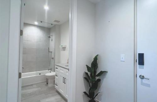 Lux property great for 1 to 8 Guests-family trip ,5Beds 2Rooms Staycation with Gym and EV, proximity to Downtown and Beaches - Foto 59