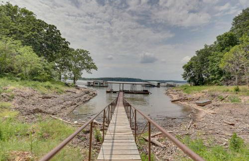Shared Dock and Seasonal Pool Lakefront Grove Cabin - Foto 3