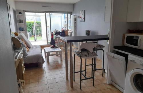 F1 véranda jardinet en résidence front de mer - Photo 8