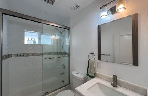 Serene Luxe Residence near Rose Bowl - Photo 20