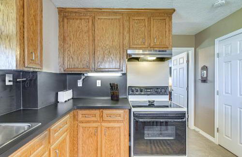 Walk to Shore Crystal Beach Home with Deck! - Foto 9