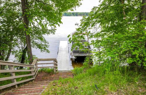 Lakefront Wisconsin Cabin Dock, Walk to Beach! - Foto 23