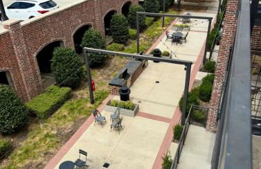 Modern 1BR Dallas peaceful escape in the heart of Farmers Branch! Less than 20 minutes from Downtown Dallas, 15 from DFW ariport 15 from Grapevine - Photo 7