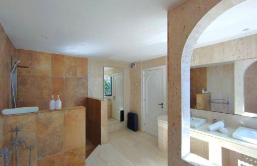 Sitges Spaces Sea View Villa- 6 Bedrooms, 5 bathrooms, 2 private pools, Near center - Foto 70