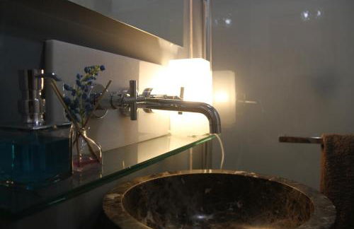 Elegant 2 Bedroom Apartment in Historic 1882 Building Central Sevilla Private Parking & Country Club Access - Foto 35