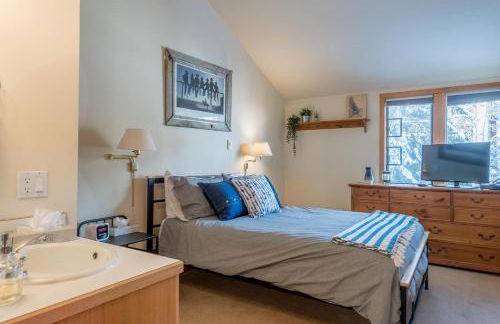 Greyhawk Condo 09 - Photo 11