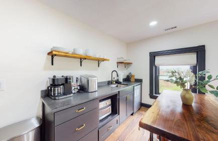 Stylish Top Floor 2 kings full bathroom with tub - Foto 9