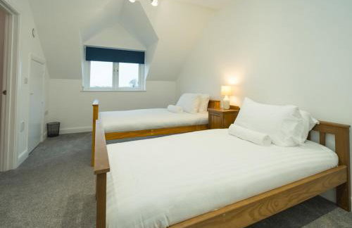 Modern 4-Bed Home Spacious & Comfortable - Pass the Keys - Foto 45