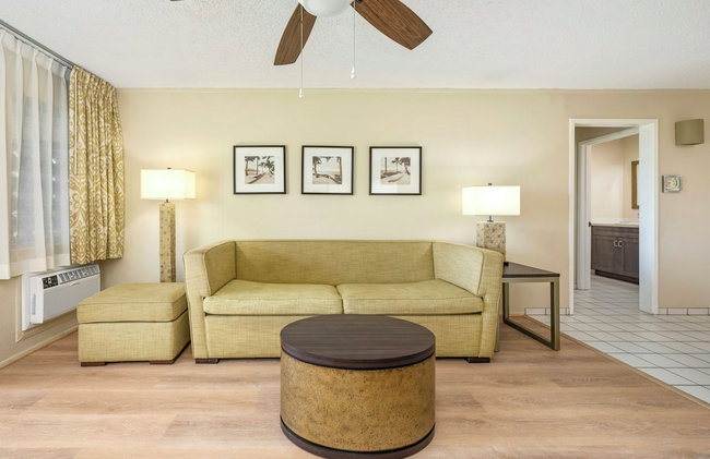 Plantation Hale Suites - Photo 20