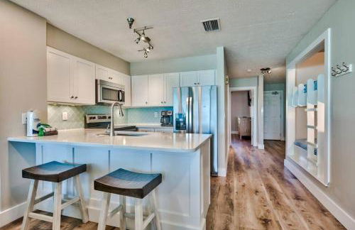 Seafarer, Gulf Front Condo, Right on the Beach - Photo 9