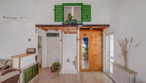 Spacious Rustic 2BR with Terrace & Parking - Foto 5