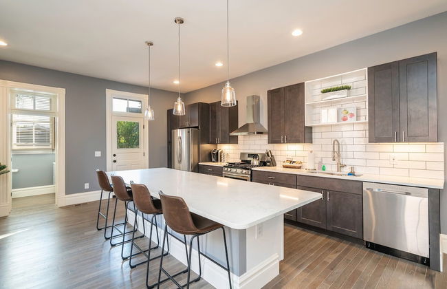 Parkside Comfort | JZ Vacation Rentals - Photo 9