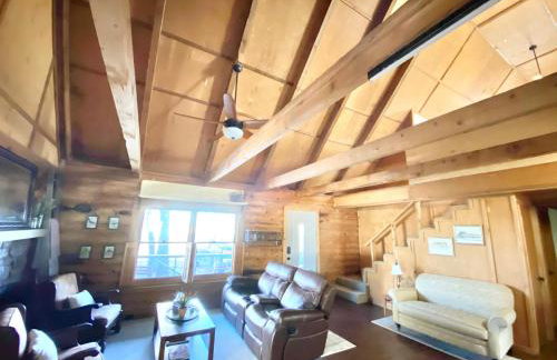 Blufftop Cabin Retreat Hot Tub and Fall Views! - Foto 9