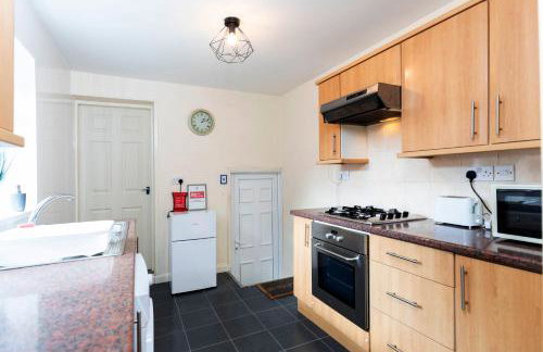 Charming and comfortable property by Our Home Short Stays very spacious with super fast WiFi close to the Metro Centre and Newcastle City Centre - Foto 6