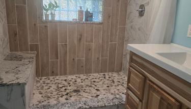 Fins up! Higgins Lake retreat - Foto 3, Shower