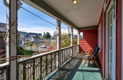 Overlook Gem - Steps from Mississippi - Photo 6