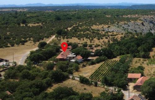 Apartments with parking spaces Konjevrate, Krka - 23231 - Foto 1