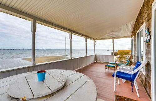 Dreamy Waterfront Westbrook Home on Private Beach - Foto 22