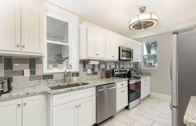 Cozy Family Home - Walk to MO Botanical Gardens - Photo 20